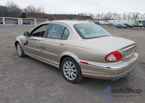 2003 Jaguar X-Type 2.5L Auto/2.5L Manual z USA, uszkodzony, nr VIN SAJEA51D73XD42031